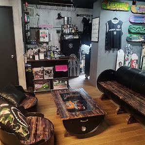 USED SHOP --UNDER NEST--の店内の様子