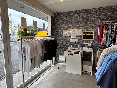 無人古着屋SELFURUGI伊勢崎店の店内の様子