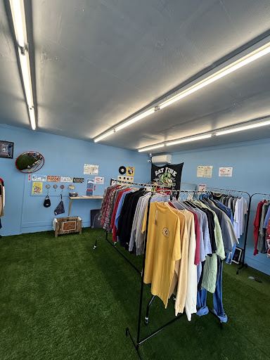無人の古着屋 8ESTies-ベスティズ-の店内の様子