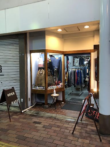 NAVY USED&VINTAGE CLOTHINGの店内の様子