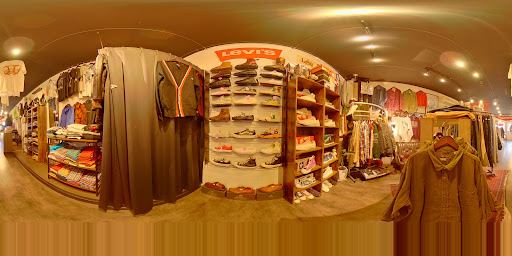 used clothing f_f_plusの店内の様子