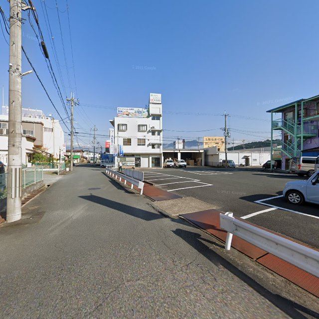古着の買取販売専門ジャンフル福知山店の店内の様子