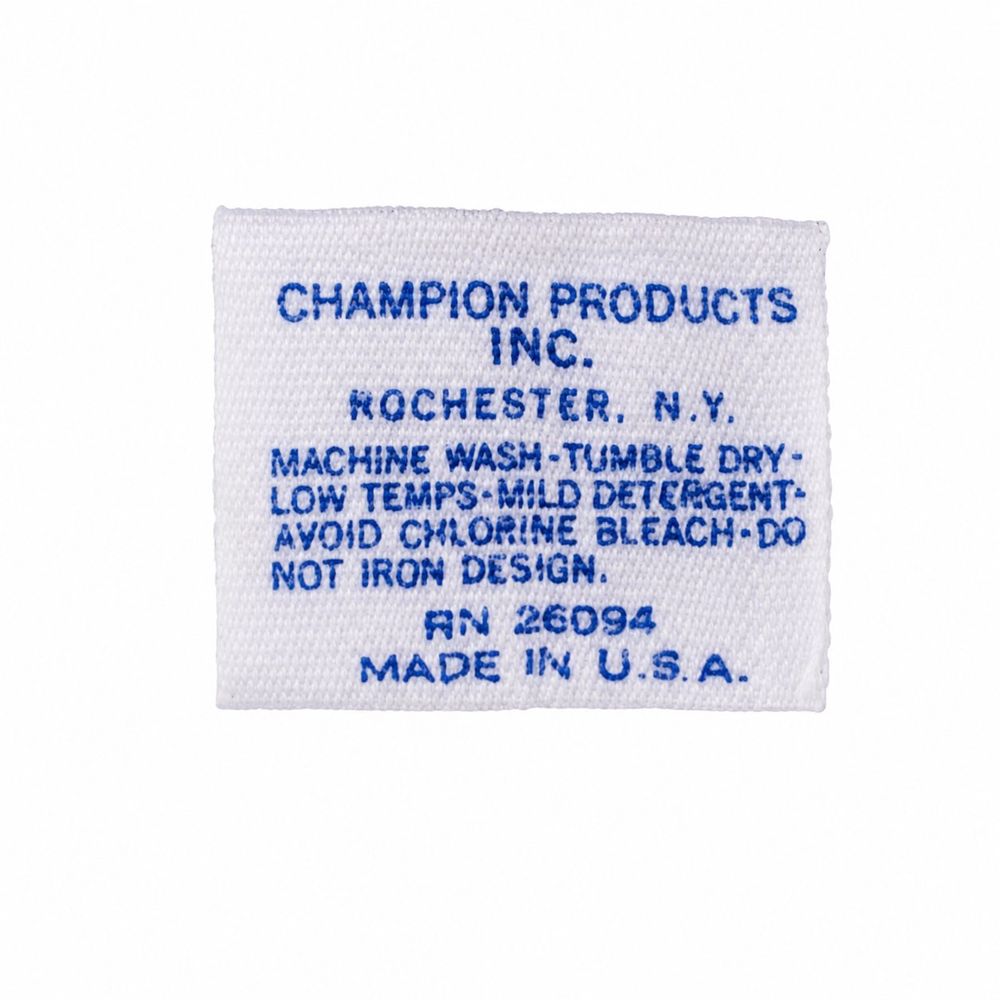 ChampionフットボールTシャツのVネックと肩補強