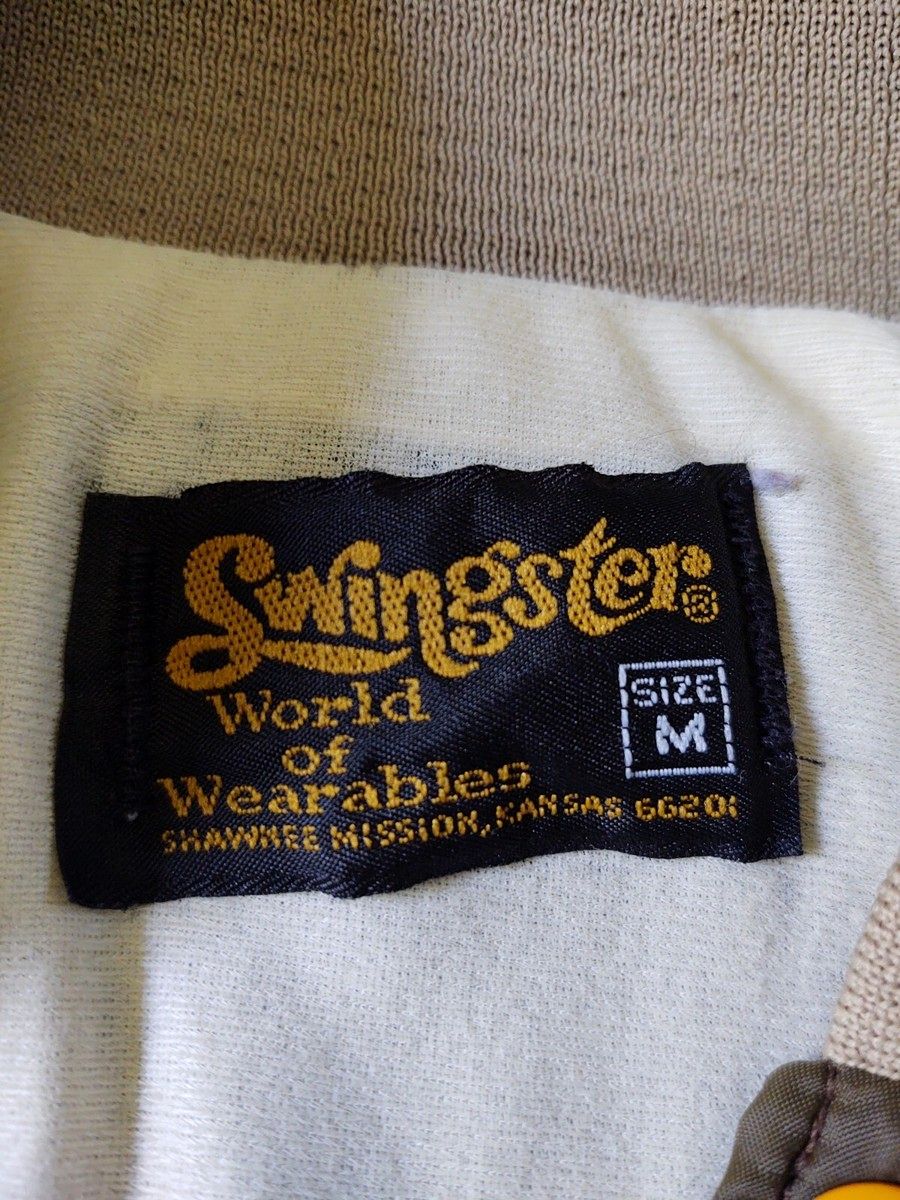 Swingsterの実物タグ資料、ブランドタグ全体。ロゴとタグの取り付け位置を確認する