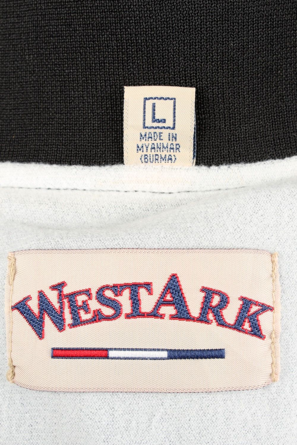 Westarkの実物タグ資料、ブランドタグ全体。ロゴとタグの取り付け位置を確認する